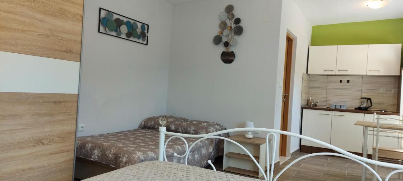 Studio apartman Palmira Ližnjan Exterior foto